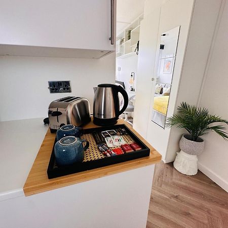 R1 - Private Room In Modern Shared Apartment, Each With Kitchenette, Central Birmingham Kültér fotó