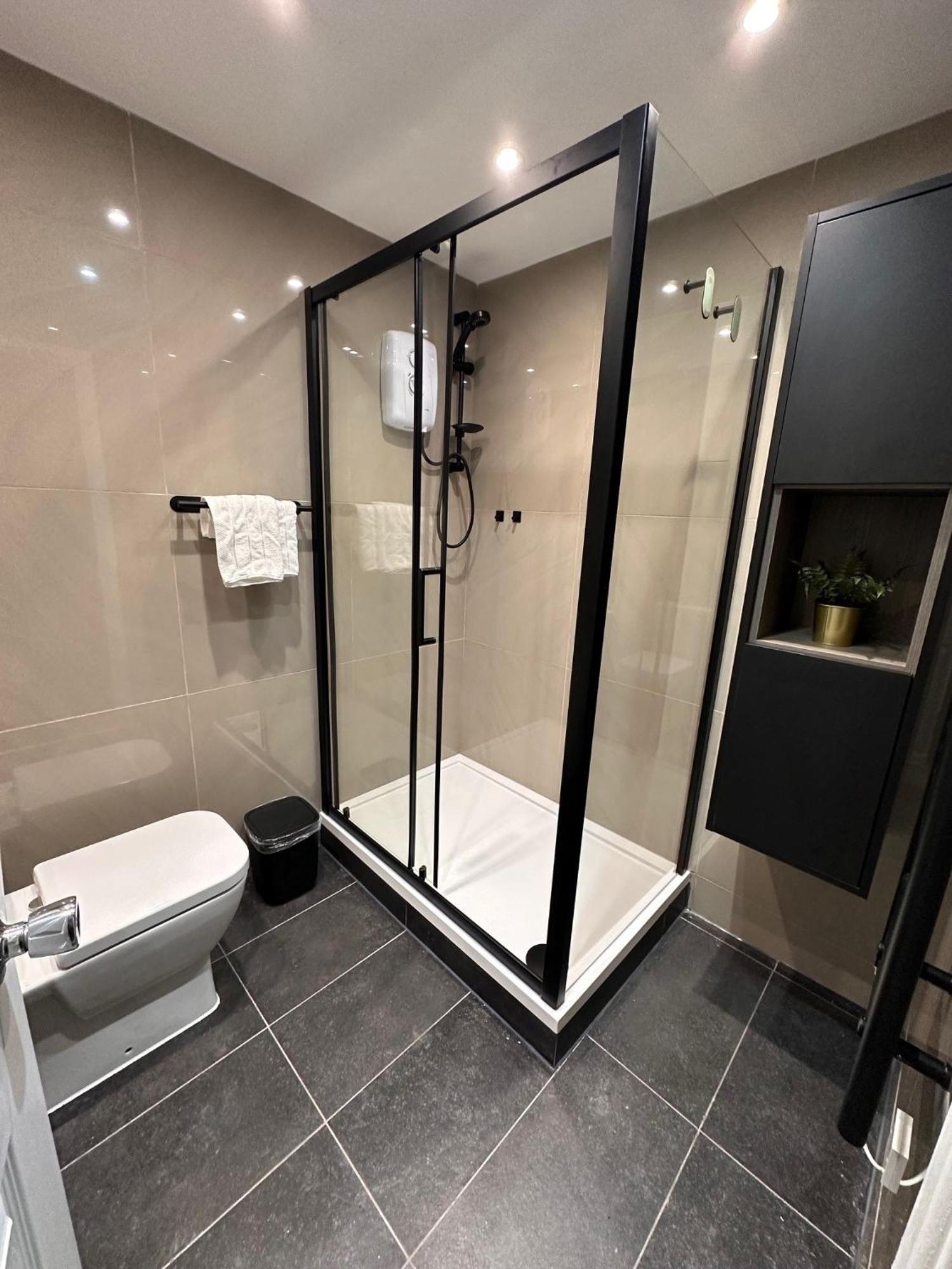 R1 - Private Room In Modern Shared Apartment, Each With Kitchenette, Central Birmingham Kültér fotó